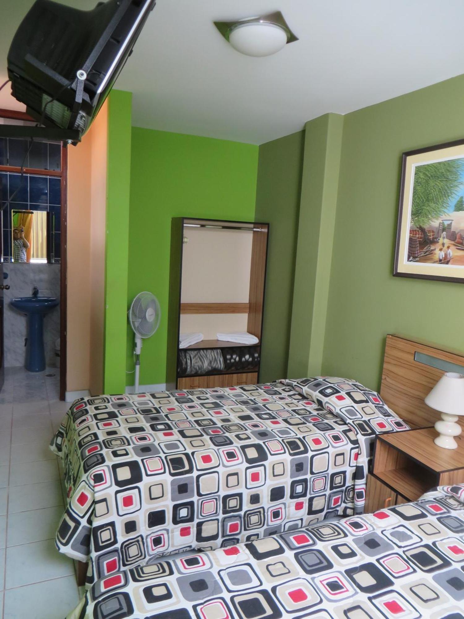 Hostal Hellen Ross Nazca Bagian luar foto