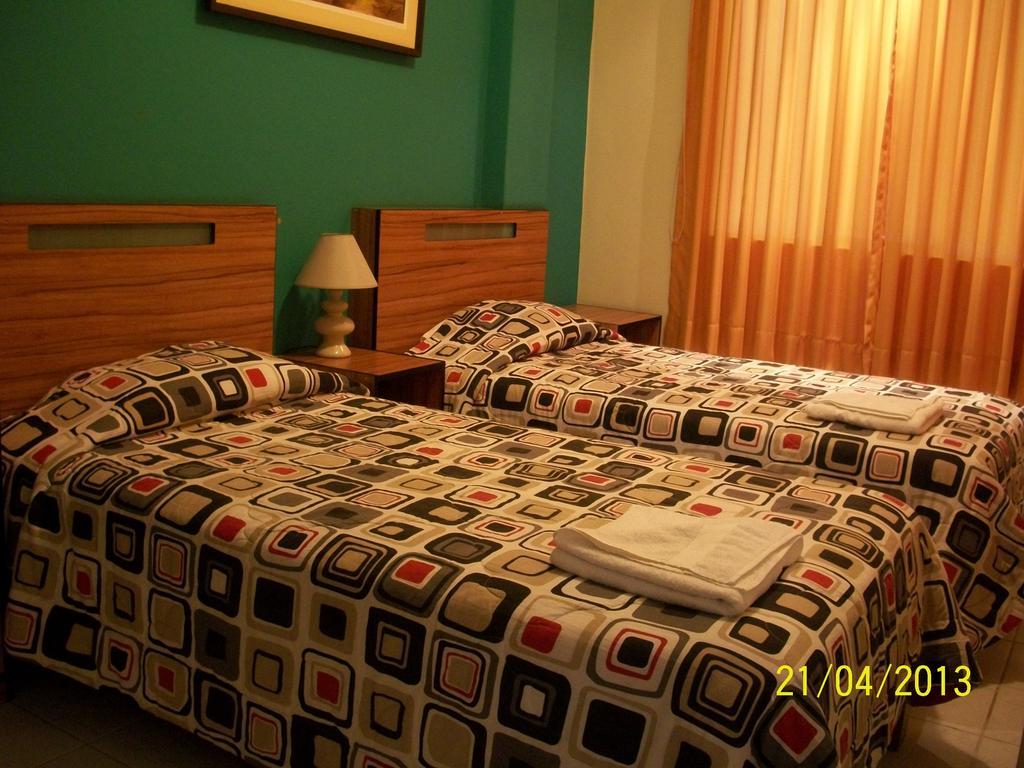 Hostal Hellen Ross Nazca Bagian luar foto