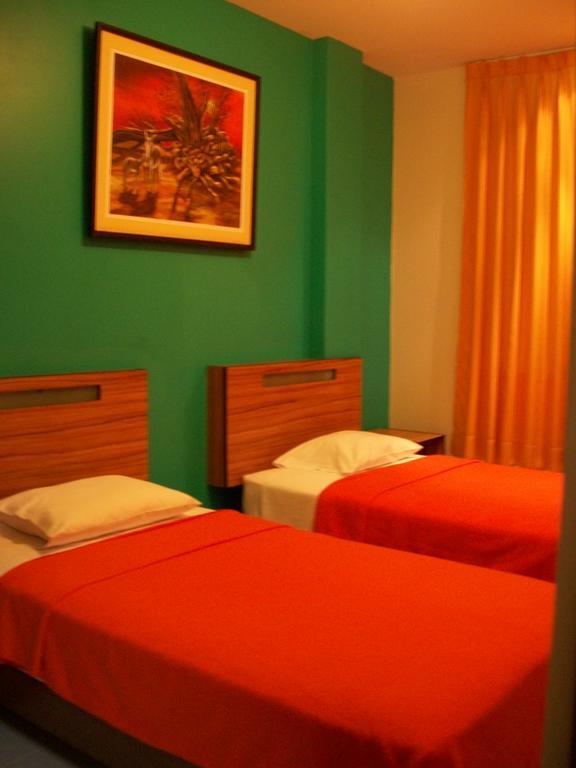 Hostal Hellen Ross Nazca Bagian luar foto